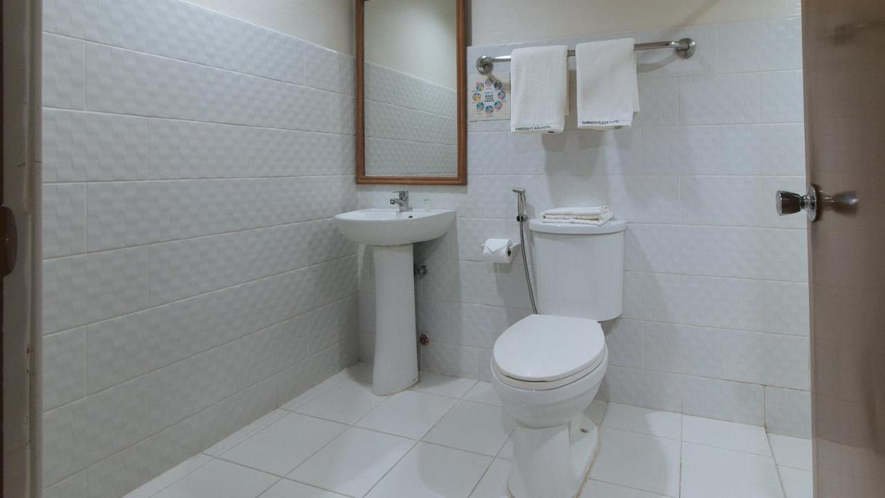 Garden Plaza Hotel Манила Экстерьер фото