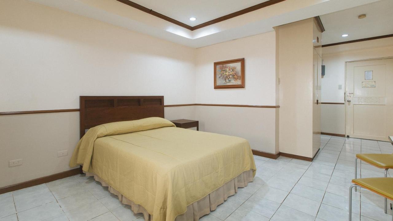 Garden Plaza Hotel Манила Экстерьер фото